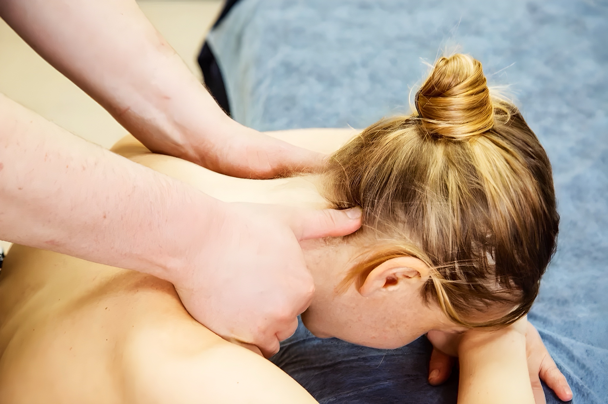 Боль в шее: как быстро себе помочь?